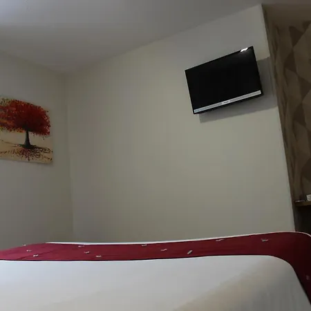 Hotel Logis De L'allagnonette 3*