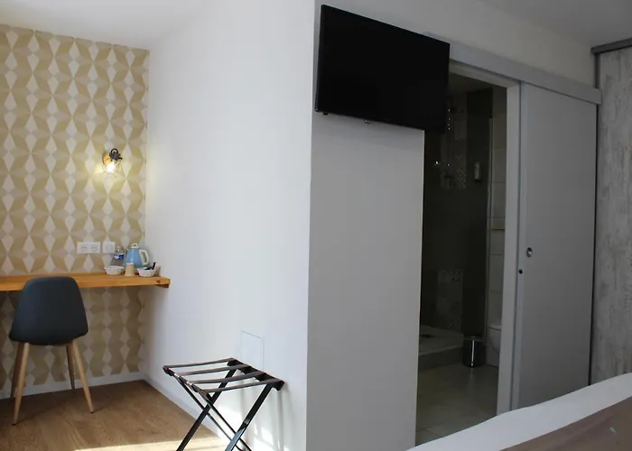 Отель Logis De L'allagnonette 3*