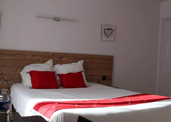 Logis De L'allagnonette Отель Saint-Poncy